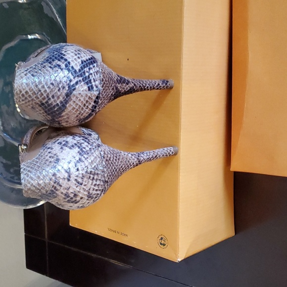 GUC Guess Shoes heel - Picture 3 of 7